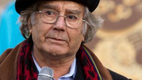 Premio nobel de la paz repudia represión en manifestación solidaria con obreros de Lear