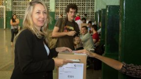 Ya votó Myriam Bregman, candidata a jefa de Gobierno por el Frente de Izquierda