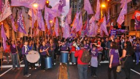 Mujeres inmigrantes al frente