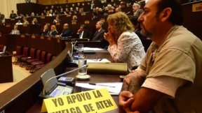 La lucha de ATEN “irrumpió” en la Legislatura