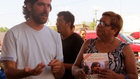 Continúa la campaña de Del Caño por los barrios del Oeste