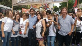 Del Caño: "Mientras el Gobierno ataca a los docentes, ellos dan clase de lucha"