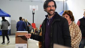 Del Caño votó en Avellaneda: “Tenemos la expectativa de un gran apoyo al FIT”