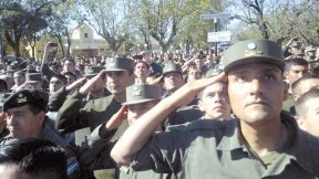 La protesta de los represores abrió una crisis política