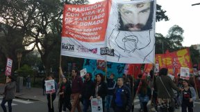 Del Caño marchó con los secundarios y apoyó la toma de escuelas