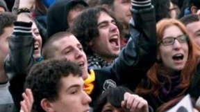 Multitudinarias manifestaciones contra los ataques de Rajoy