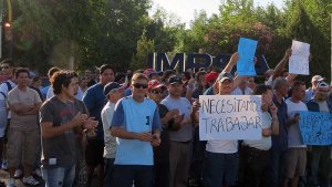 Del Caño acompañó el reclamo de los trabajadores de IMPSA