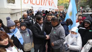Nicolás del Caño y Noelia Barbeito acompañaron a los obreros de La Colina en Mendoza 