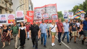 El Frente de Izquierda movilizó a la CELAC para exigir el desconocimiento del gobierno peruano 