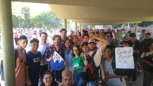 Del Caño participa en Mendoza de la masiva movilización en repudio al pacto entre Cambiemos y el PJ a favor de la minería contaminante