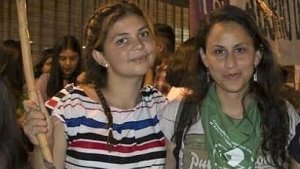 "El embarazo adolescente no se evita con un jardín maternal como plantea la ministra Calsina"